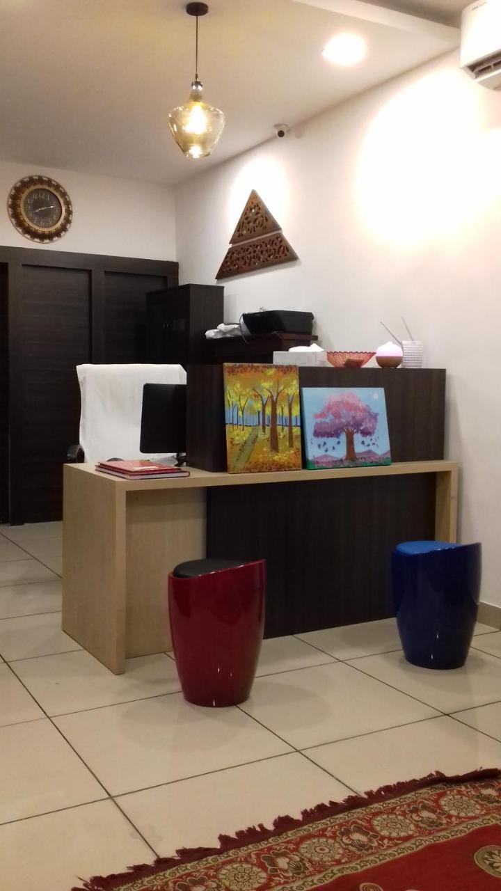 The Metro Pod - Backpackers A/C Dormitory Kochi Rum bild
