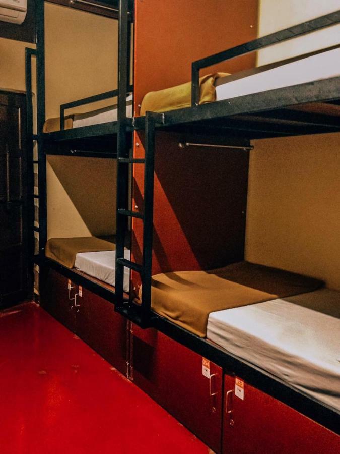 The Metro Pod - Backpackers A/C Dormitory Kochi Exteriör bild